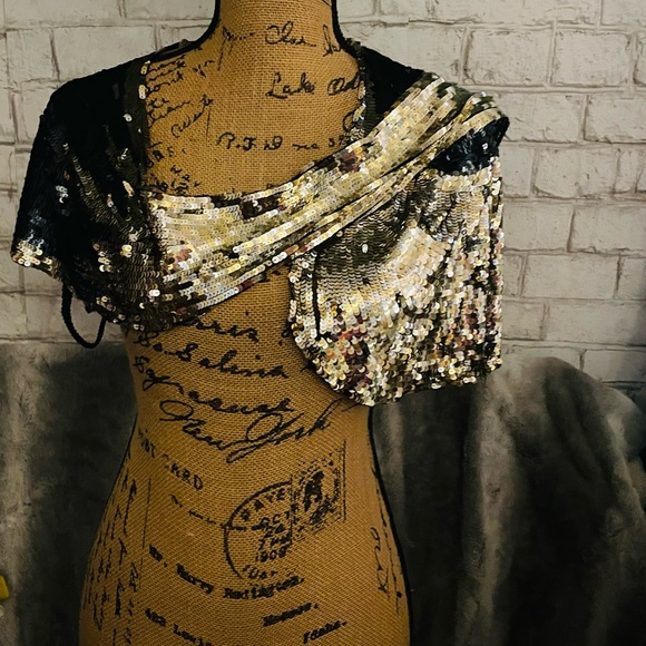 BCBG sequined topper - Picture 5 of 6